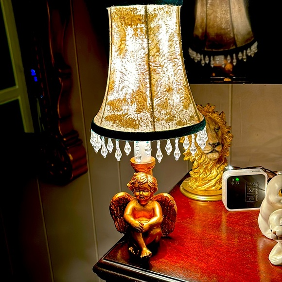 Angle lamp